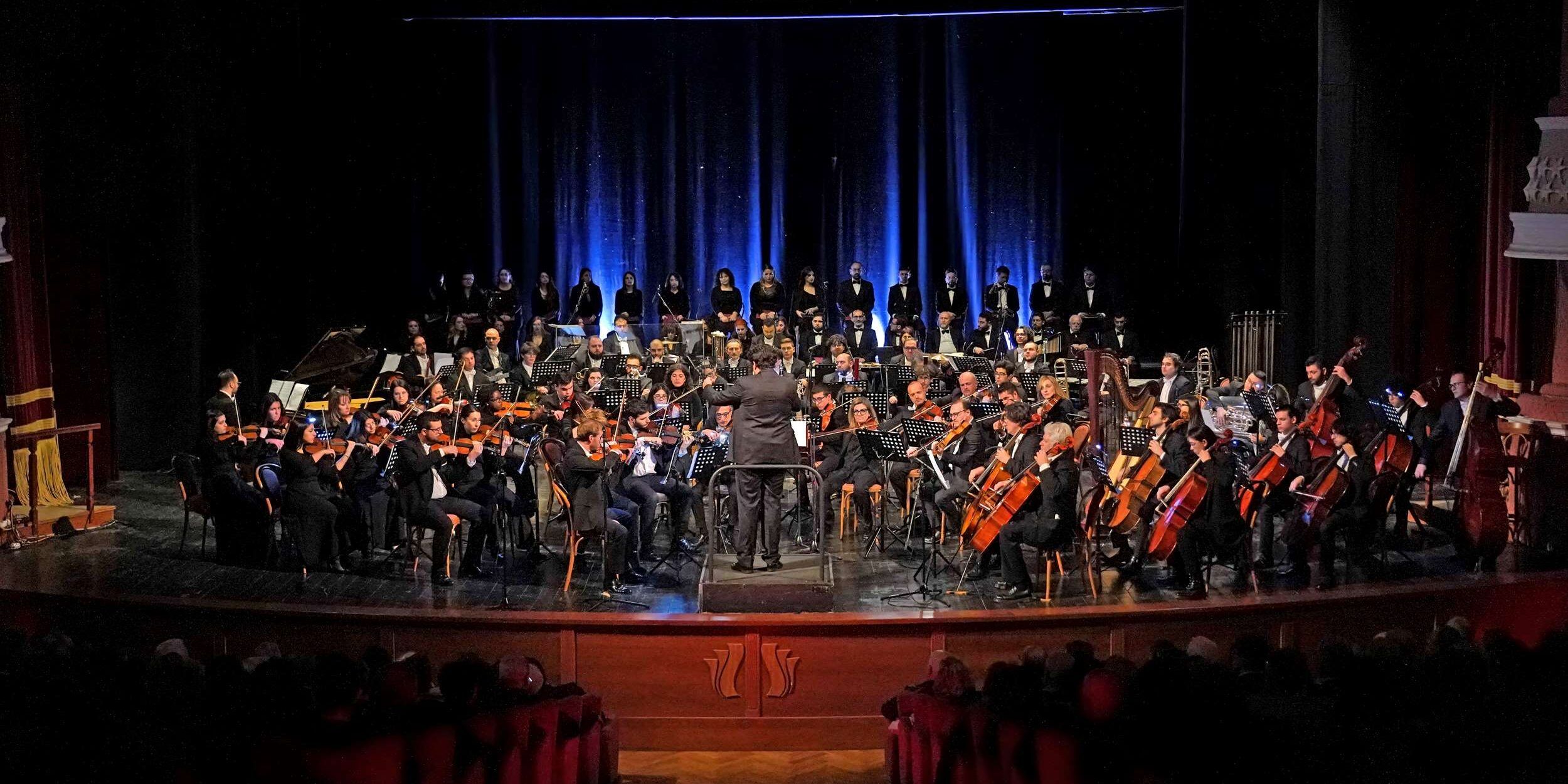 L’Orchestra Filarmonica di Calabria emoziona con la magia delle note di Ennio Morricone – VIDEO