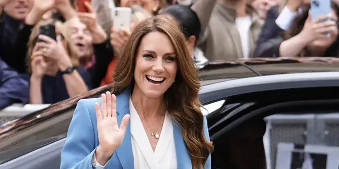 Bagno di folla per Kate in Italia
