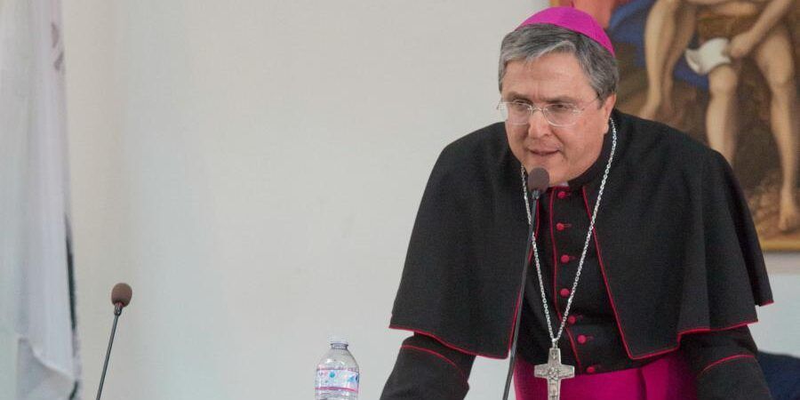 In memoria di Falcone, la proposta di mons. Savino: «Esponiamo un drappo bianco»