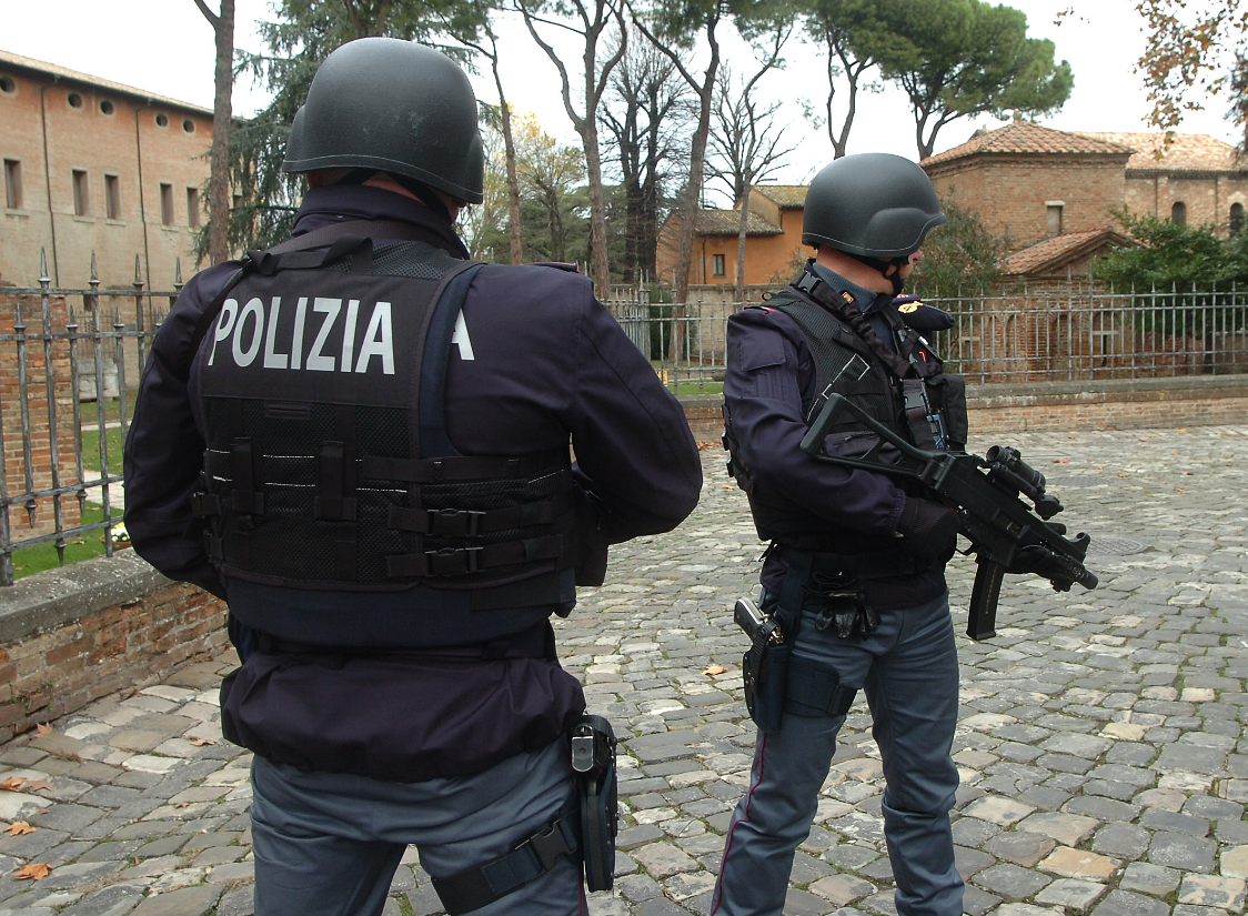 Propaganda jihadista e tutorial per attentati, un arresto a Cosenza