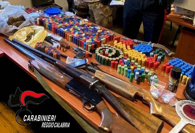 Detenzione illegale di armi e spaccio, un arresto nel Reggino