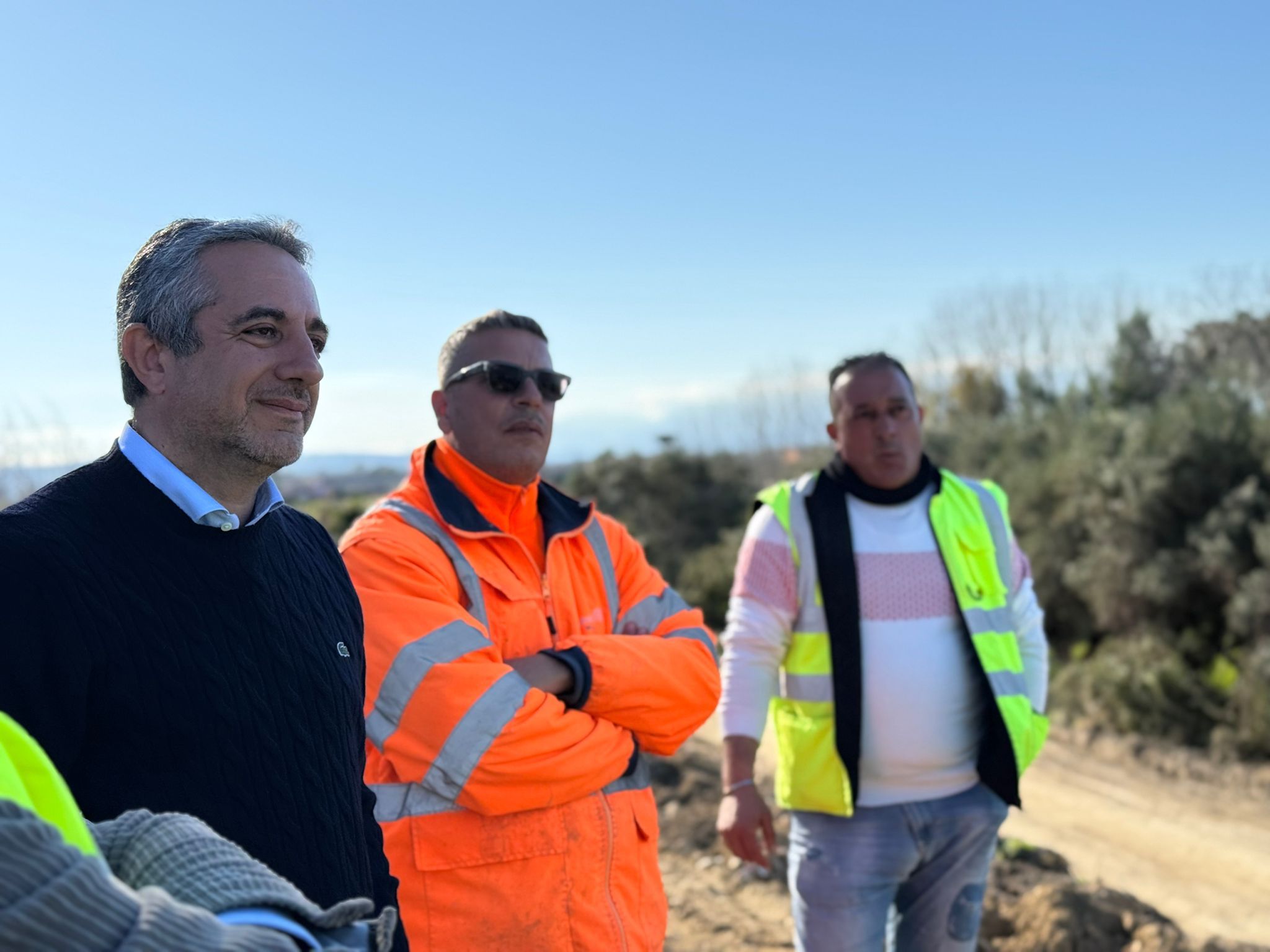 Riparata la prima “ferita” negli argini del Crati, Iacobini: «Un piccolo miracolo grazie all’aiuto di Sirjo Webuild» – VIDEO