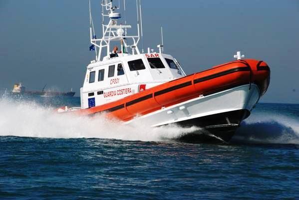 Il sindaco di Roccella Jonica conferisce encomio al personale della Guardia costiera