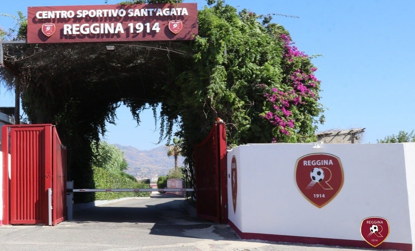 Il Covid decima Reggina (20 positivi) e Crotone (11). Tre casi anche al Cosenza