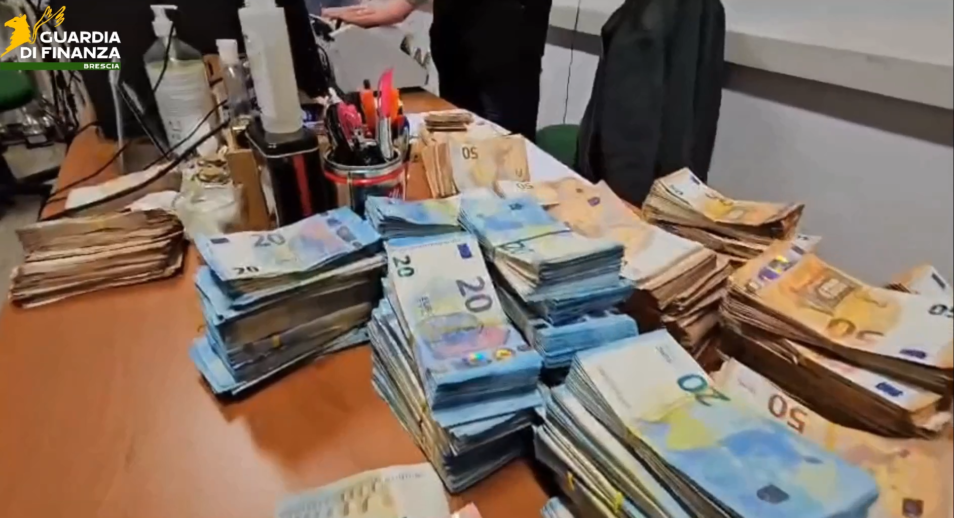 È un sospetto narcotrafficante: sequestrati 700mila euro