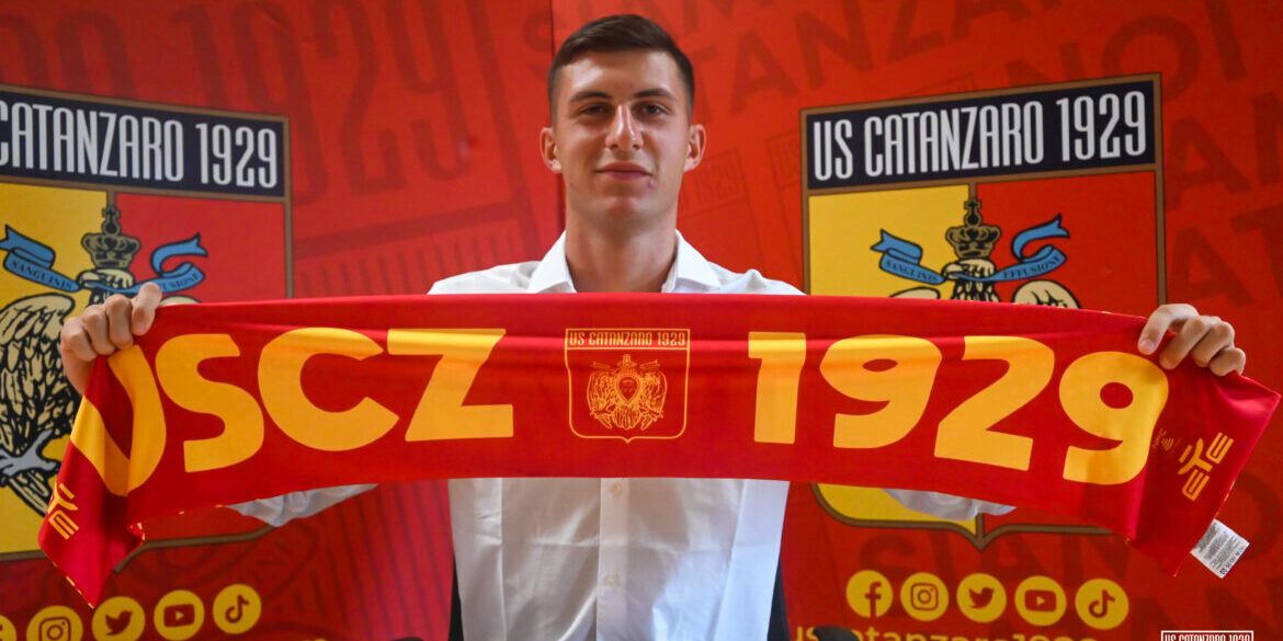 Acquisto di prospettiva per il Catanzaro: preso l’esterno sinistro Morleo. Scambio di portieri con il Crotone