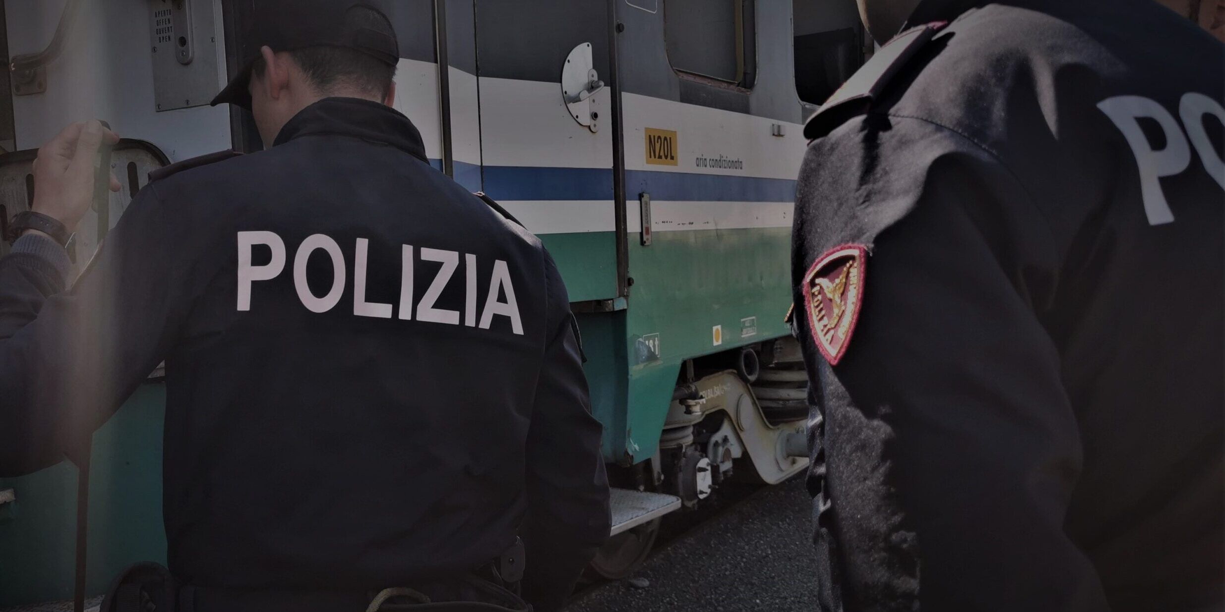 Aggredisce gli agenti dopo essere stato scoperto a viaggiare sul treno senza biglietto, arrestato extracomunitario