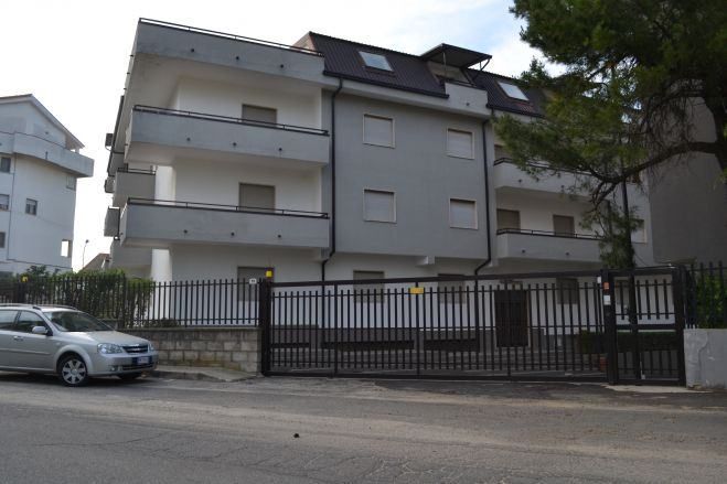 Immobile Arpacal, finanzieri nella sede dell'Efim