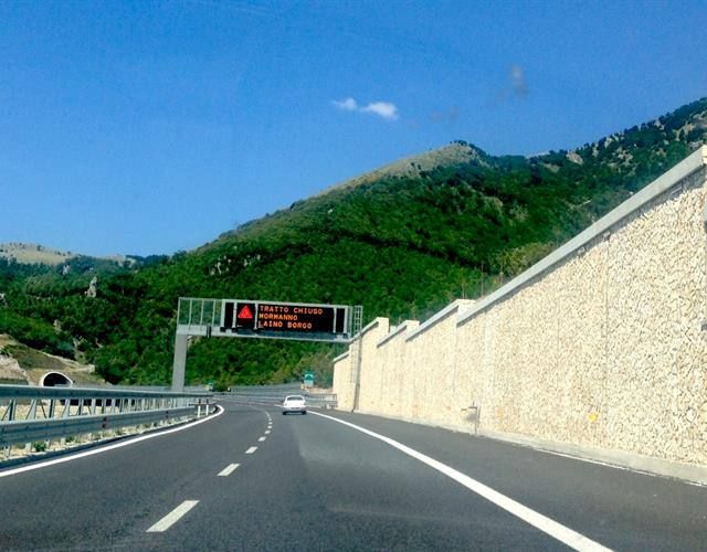 In autostrada con droga e armi, arrestato un 32enne di Salerno