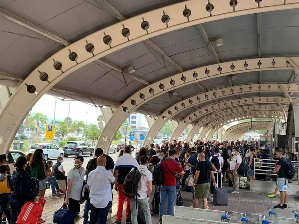 Lamezia, 4mila passeggeri in transito venerdì. «Rispettare le norme di sicurezza»