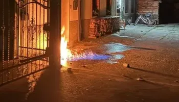 Bottiglie incendiarie contro la casa di un cronista