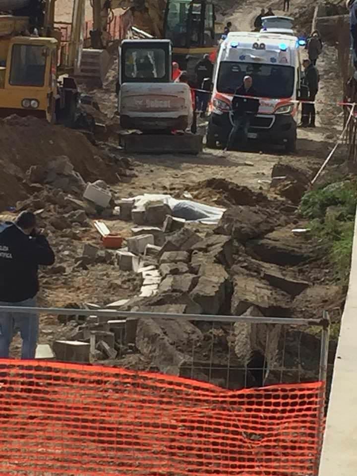 Crotone, crolla muro in un cantiere: due morti – VIDEO