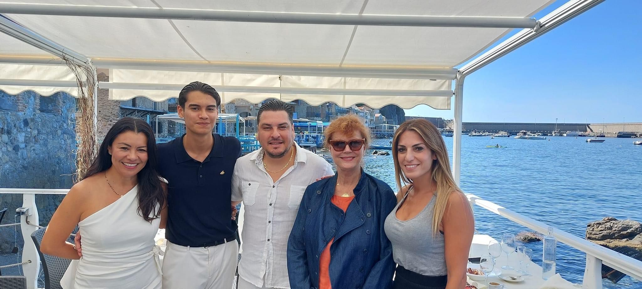 Susan Sarandon, un premio Oscar in visita nella magia di Chianalea – FOTO