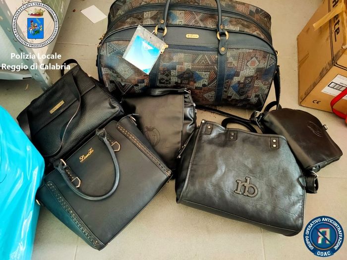 “Tarocchi” di lusso, sequestrate 130 borse contraffate a Reggio Calabria