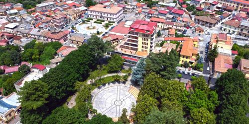 Taurianova - Villa Fava con in fondo Piazza Libertà