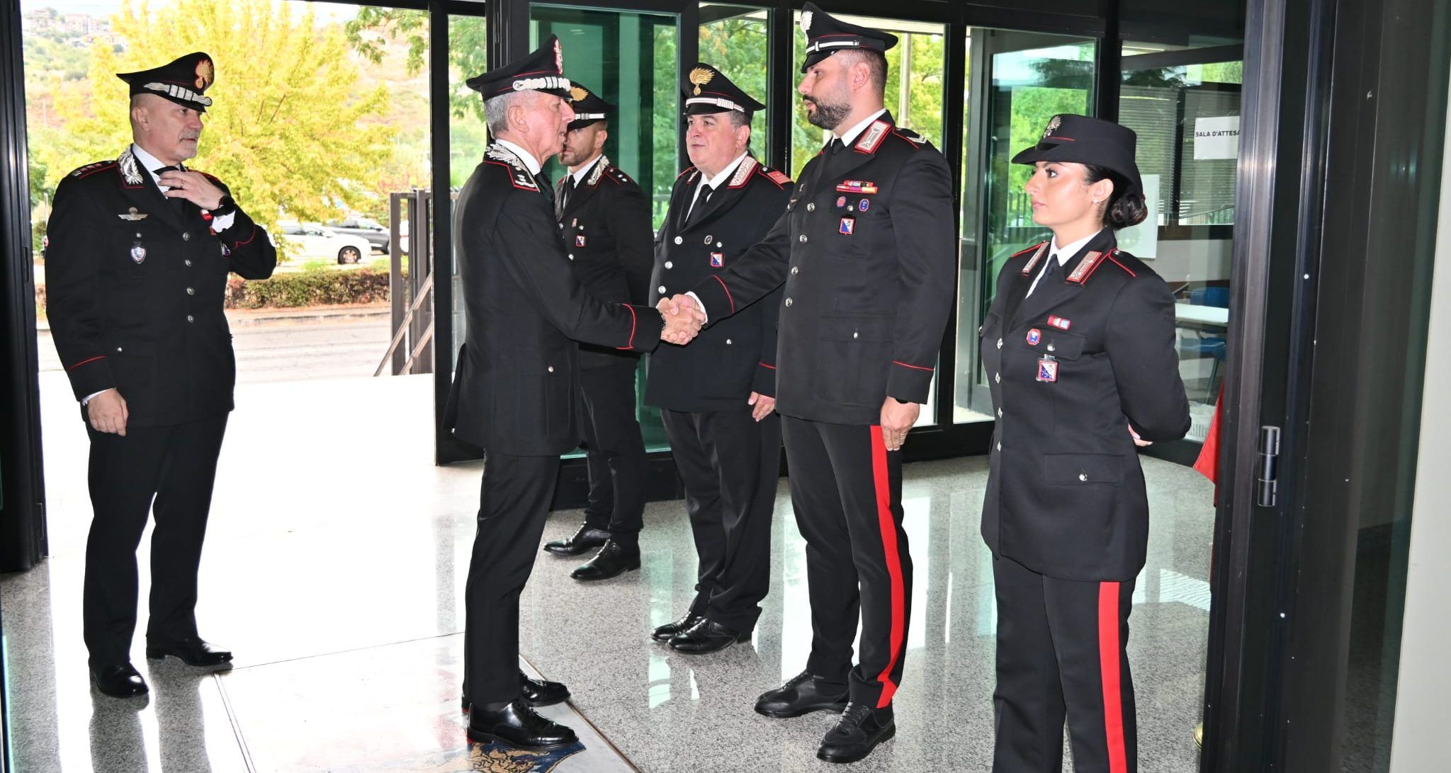 Il generale Sciuto saluta i Carabinieri di Cosenza: «Presenza, ascolto e umanità»