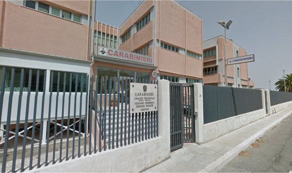 Minaccia madre e sorella per avere denaro, 40enne crotonese arrestato per maltrattamenti