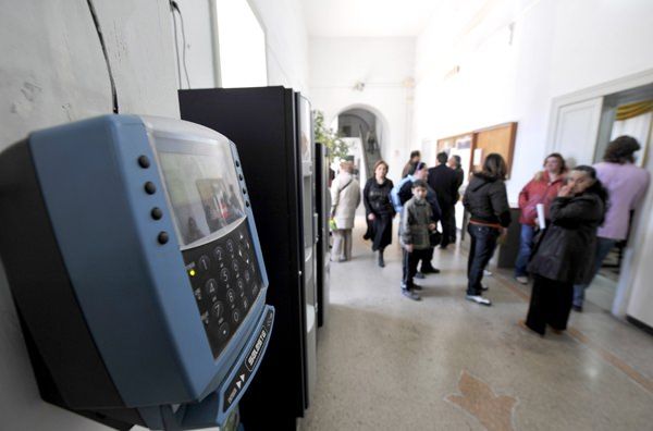 In manette il padre del sindaco di Pianopoli, è accusato di assenteismo