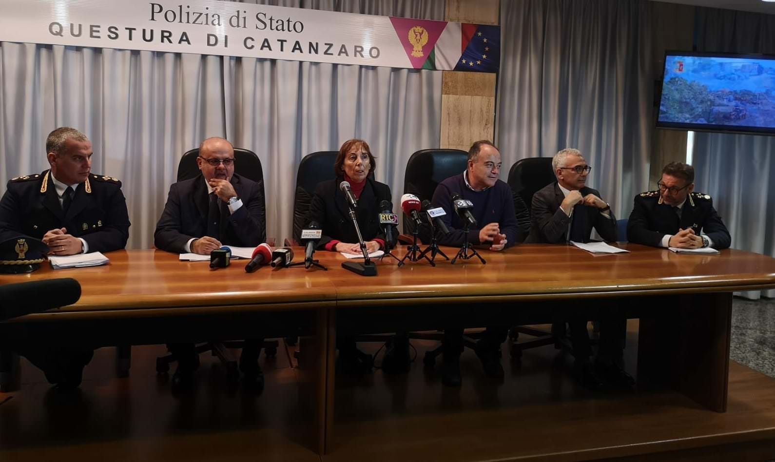 I trafficanti di rifiuti che avvelenano anche i figli per «il profitto a ogni costo»