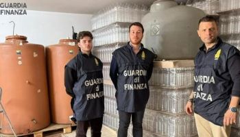 Agrigento, chiusa cantina abusiva: sequestrati oltre 8 mila litri di vino