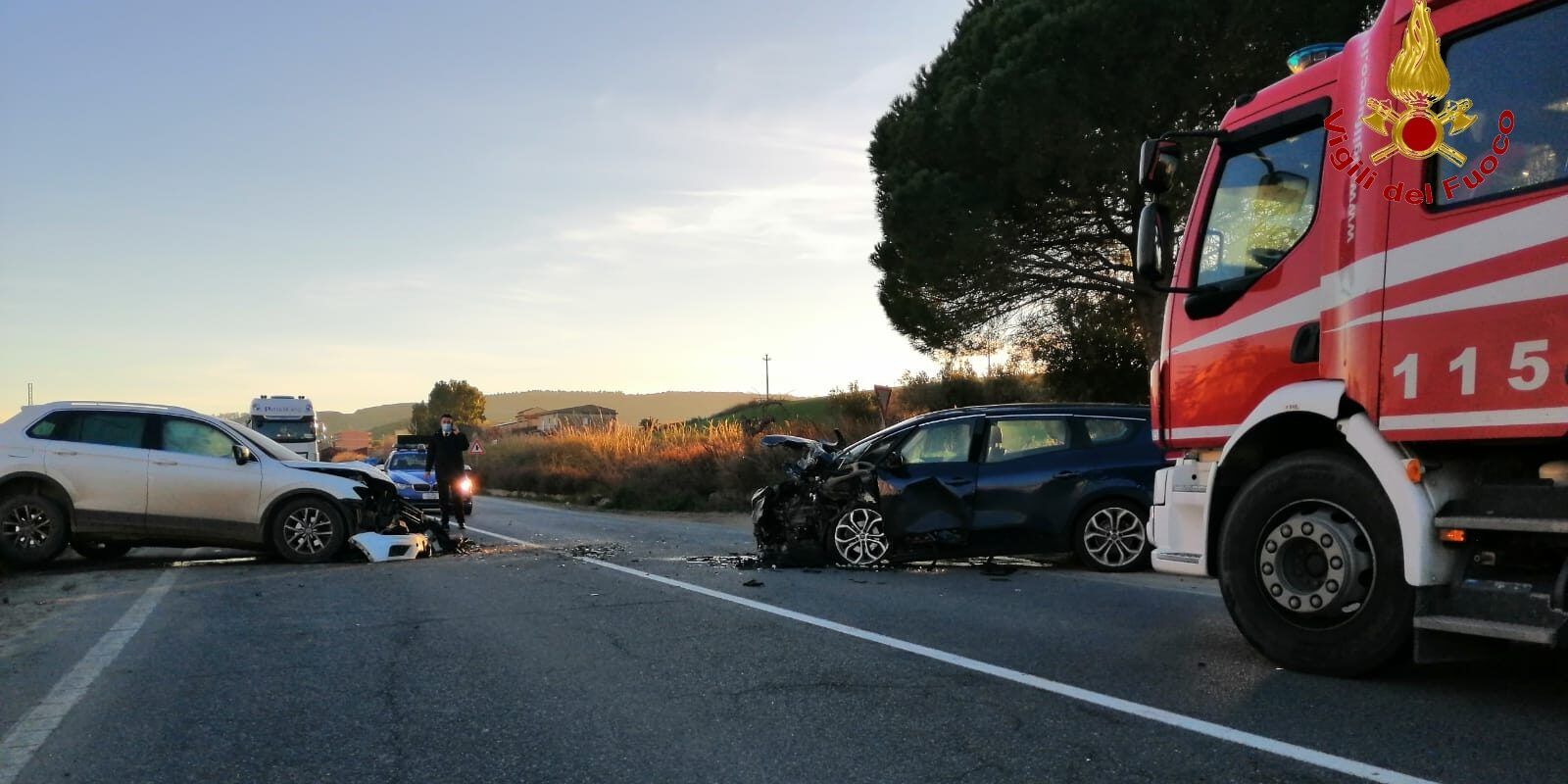 Incidente frontale nel Crotonese, tre feriti
