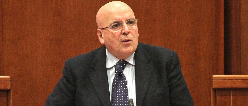 San Giovanni in Fiore, l’attacco di Oliverio: «Il Comune trasformato in un feudo di famiglia»