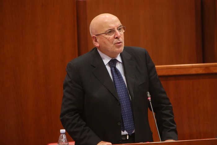 Oliverio indagato, gli ex assessori “cacciati” e la minoranza preferiscono il silenzio