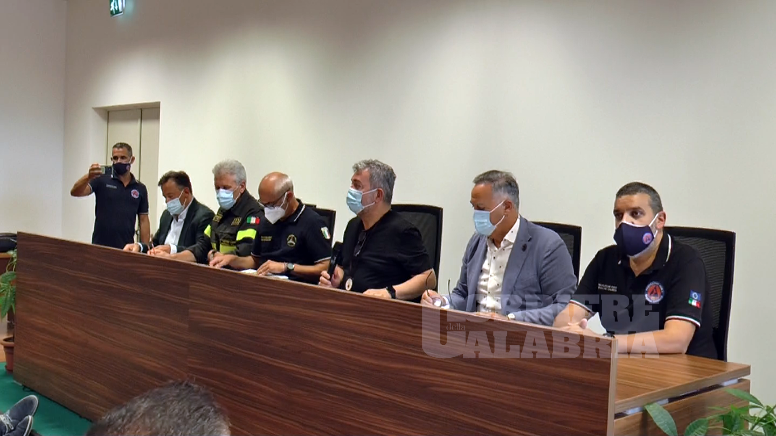 Il bilancio (tragico) dell’emergenza. «Il fuoco ha bruciato più di 11mila ettari in Calabria» – VIDEO