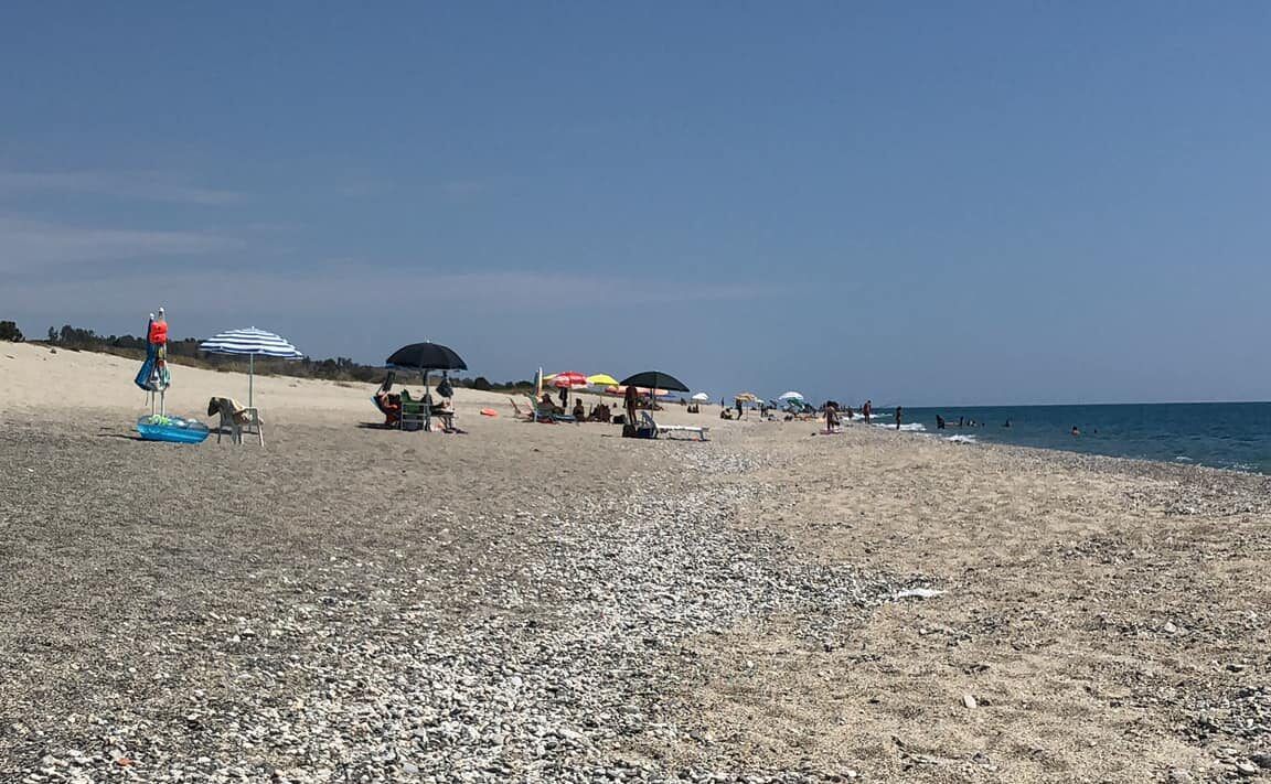 Comune di Stignano autorizza spiaggia naturista: sarà aperta a tutti e… senza veli