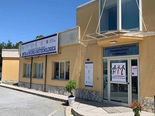 Covid, c'è un laboratorio inutilizzato che potrebbe aiutare l'Asp