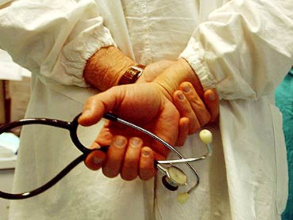 La sanità calabrese paga con grandi ritardi