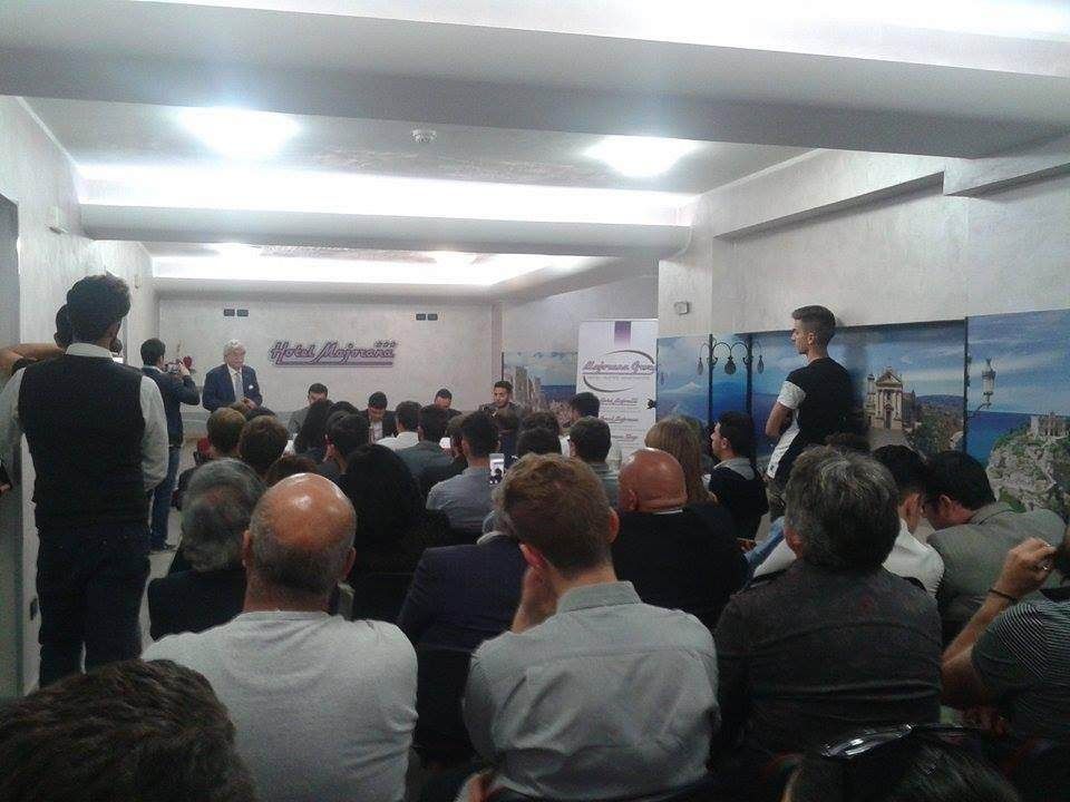 Razzi chiude le polemiche con l'ateneo: «Sono ragazzi»