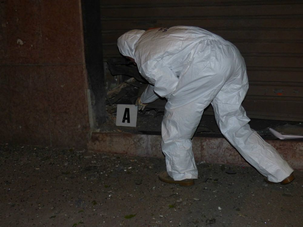 Reggio, esplosione nella notte davanti al bar Malavenda