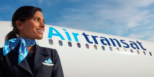 Air-Transat-hostess-aereo-Italy-2025