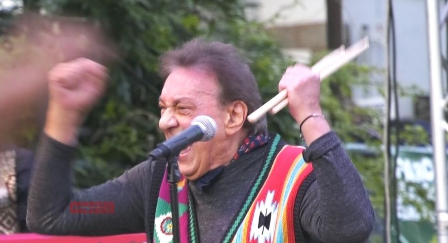 La batteria e Libertango: Tullio De Piscopo incanta il pubblico di Camigliatello. «Sono venuto a fare musica»