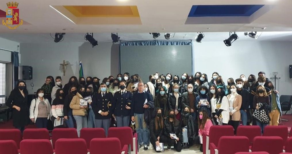 Violenze di genere, la Questura di Vibo Valentia sensibilizza i giovani
