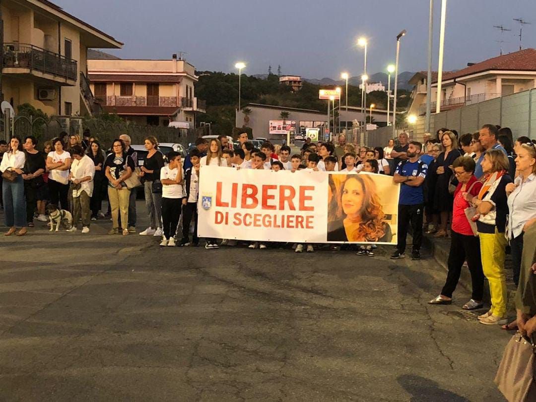 Scalea, la marcia silenziosa in ricordo di Ilaria Sollazzo – FOTO