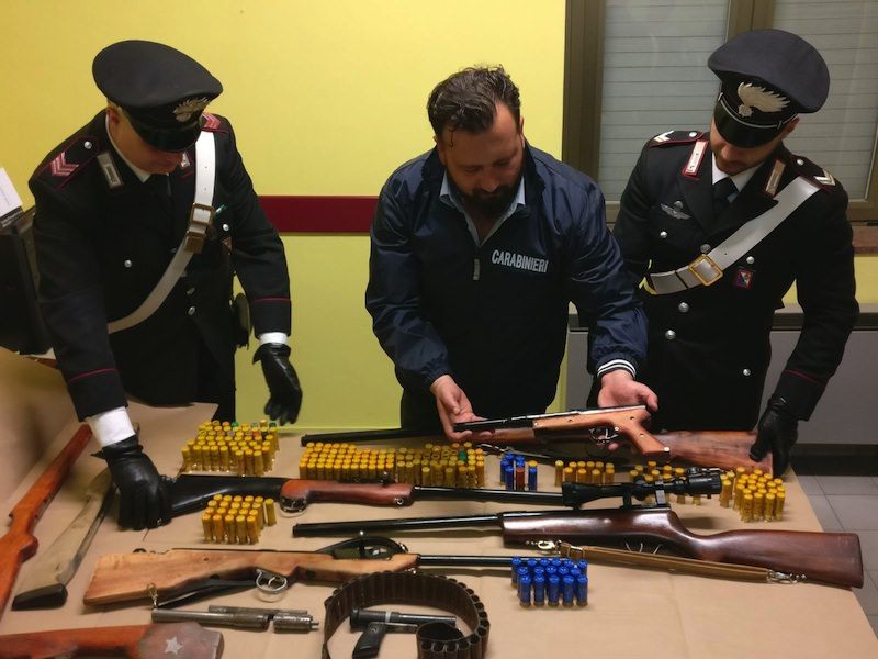 Armi clandestine a Paola, in manette 53enne