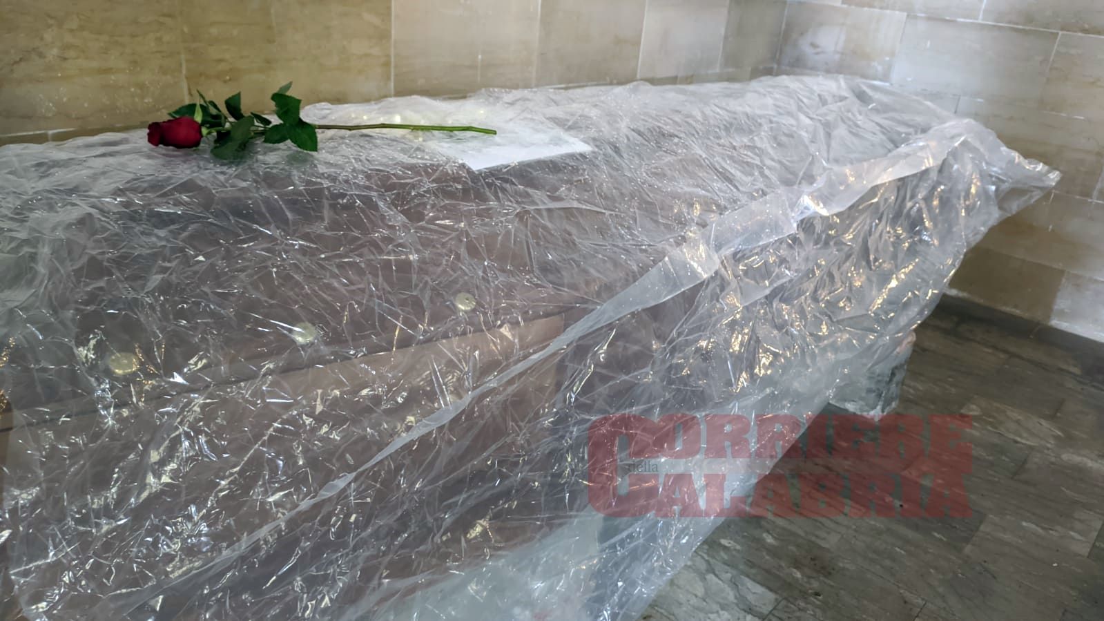 Lamezia, bare sotto la pioggia: vergogna e degrado al cimitero – VIDEO E FOTO