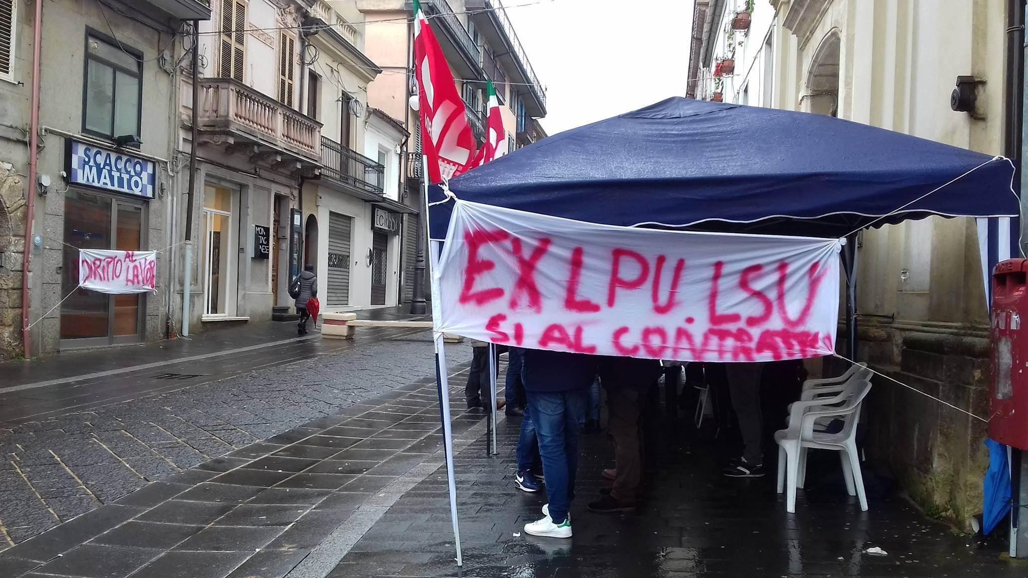 A Vibo la protesta degli lsu-lpu senza contratto
