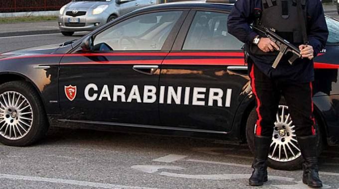 Tenta di investire un carabiniere per sfuggire all'alt