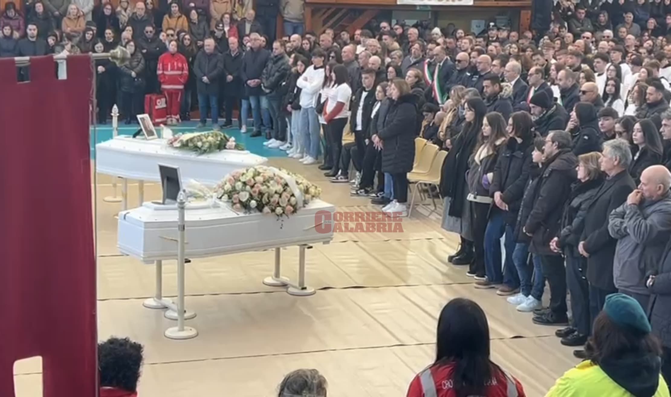 San Pietro a Maida, dolore e commozione per l’ultimo saluto a Maria e Anna – FOTO e VIDEO