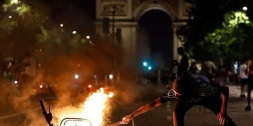 Incidenti a Parigi per festa Champions, un morto e un ferito grave