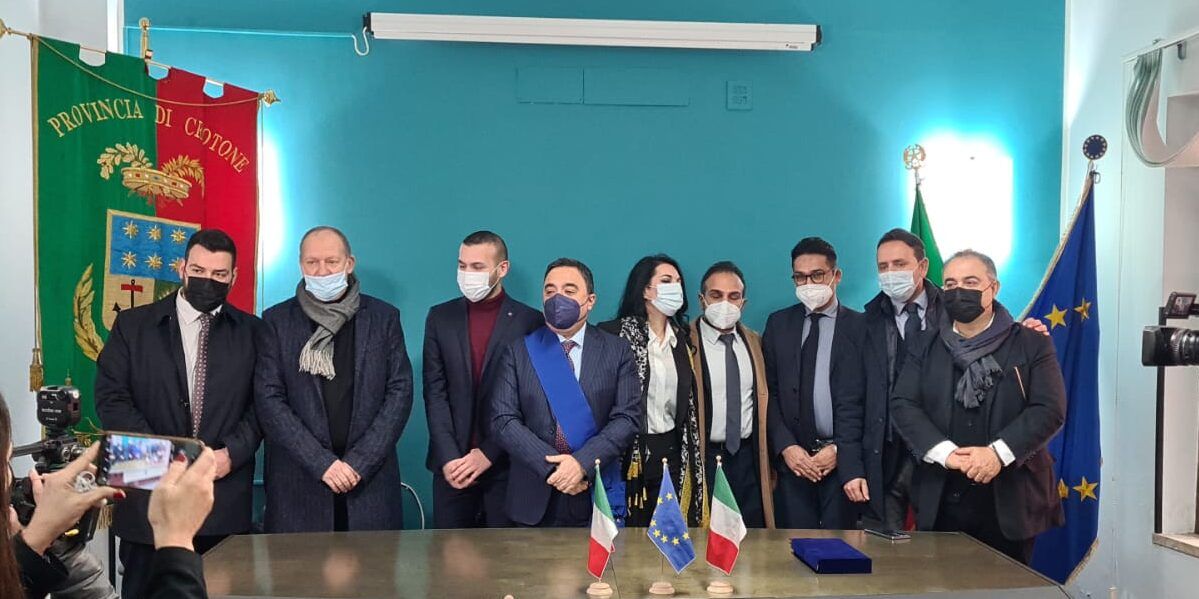 Si insedia il consiglio provinciale di Crotone. Ferrari: «Subito al lavoro»