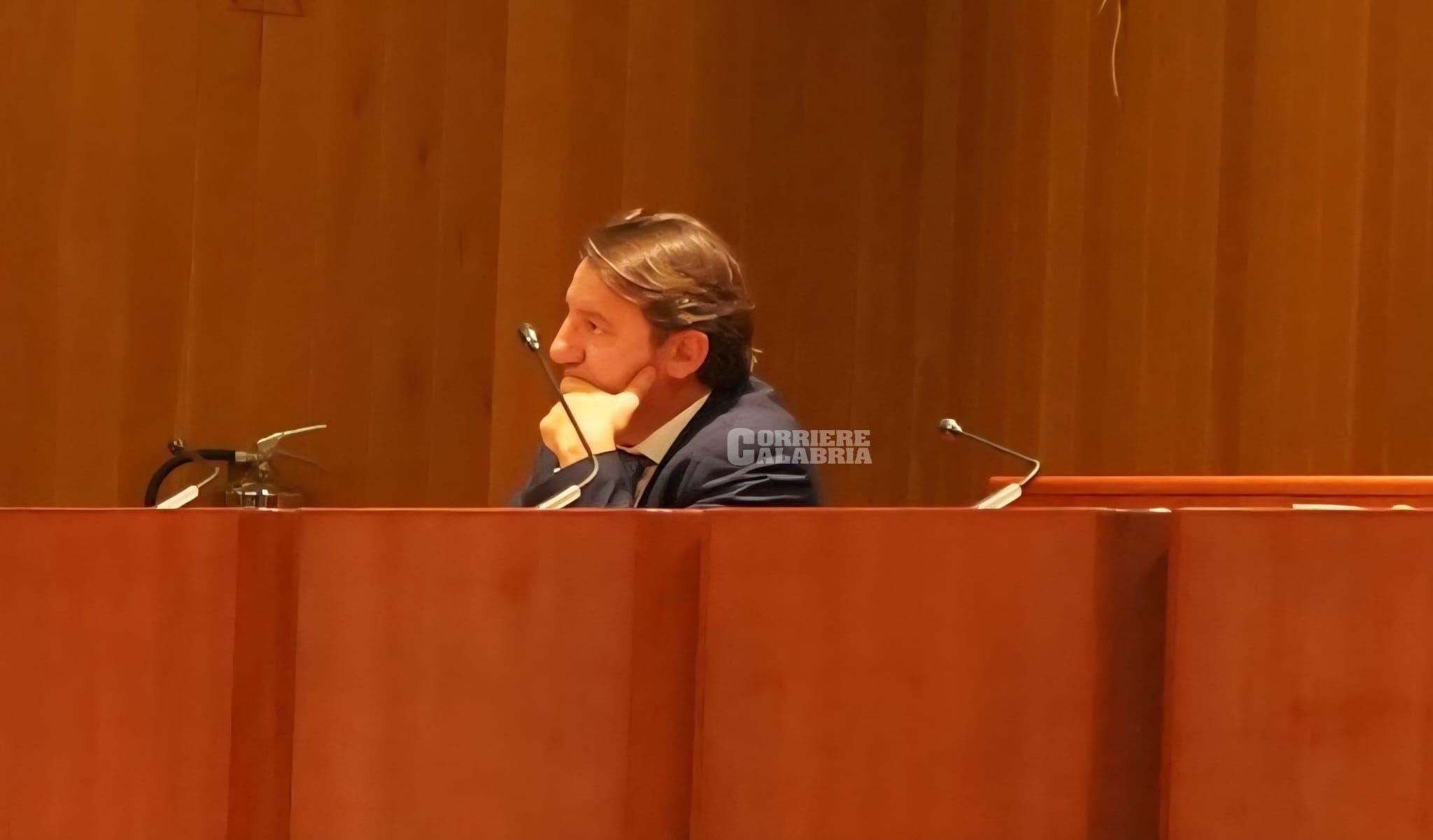 Tutto secondo le previsioni. Tridico sceglie l’Europarlamento e lascia la Regione