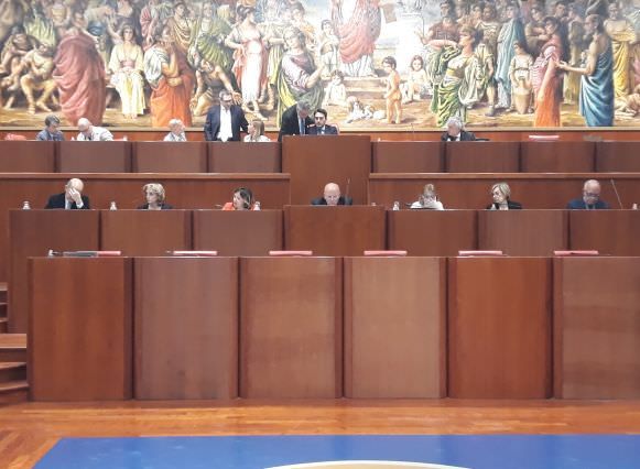 Regione, tutti contro il Decreto Sanità