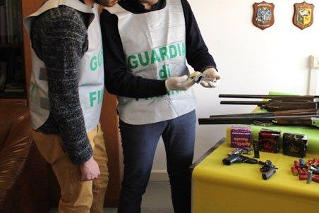 Reggio, nascondeva un arsenale in garage: arrestato