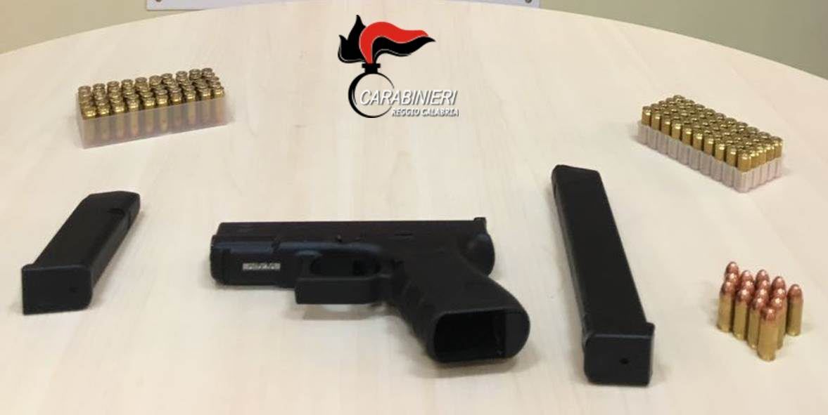 Nascondeva pistola e munizioni in casa, arrestato