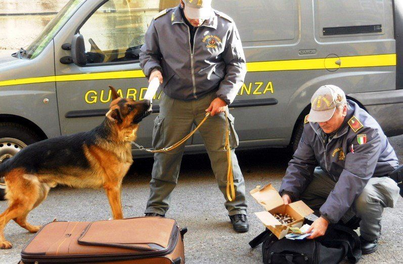 In viaggio con trenta chili di hashish: arrestati