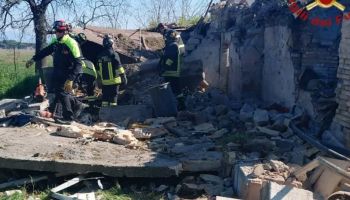 Crolla casale abbandonato a Roma, due morti